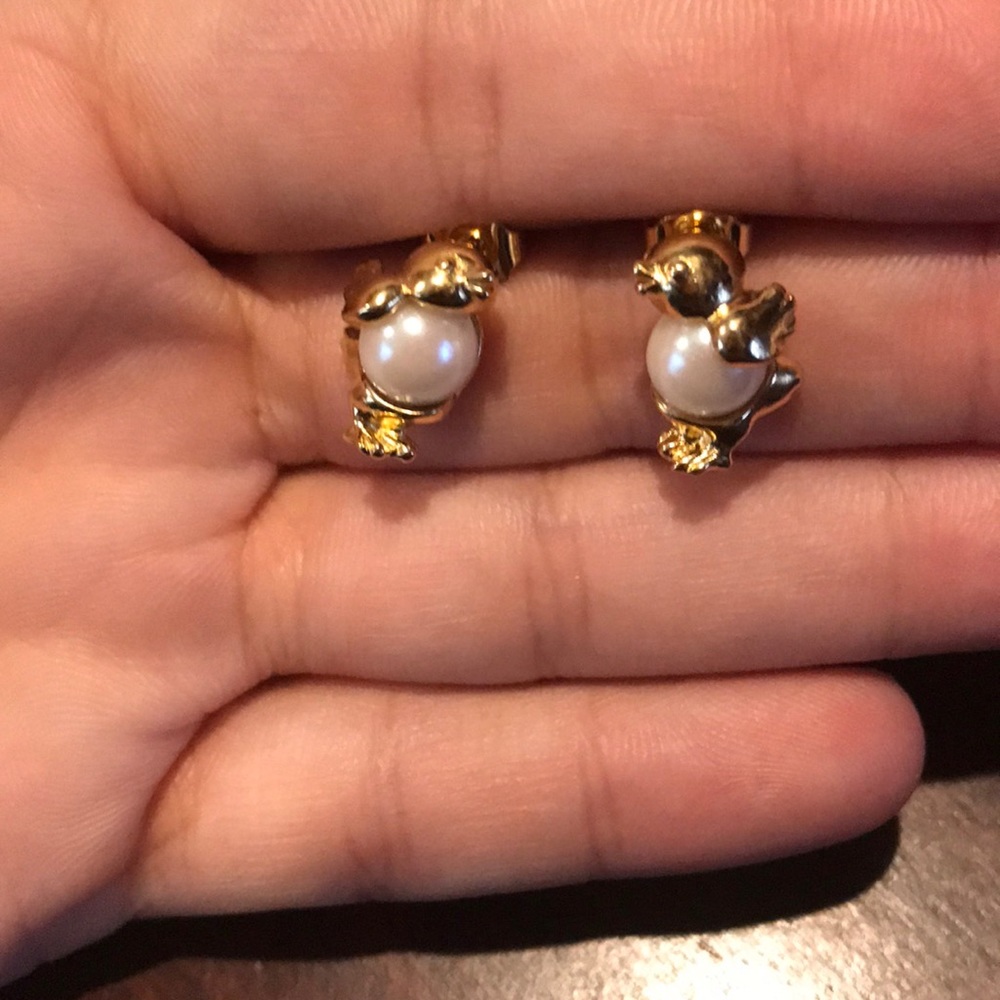 Avon Vintage Goldtone Pearl Chick Earrings
